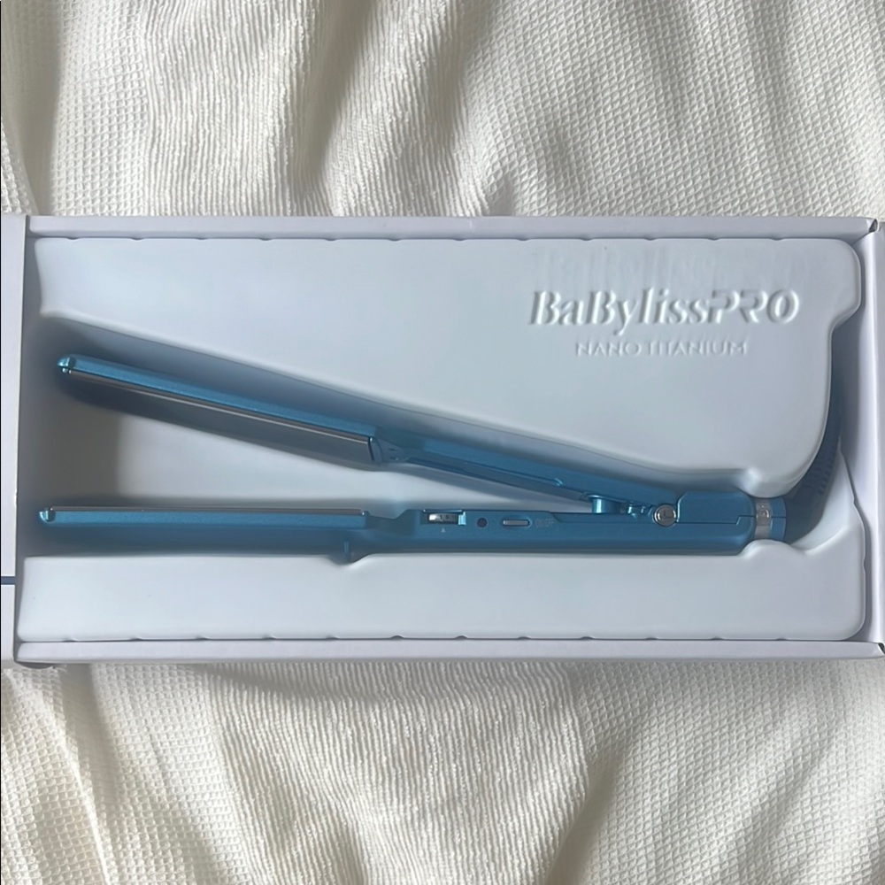 BaBylissPRO Titanium Hair Straightener - Picture 3 of 4